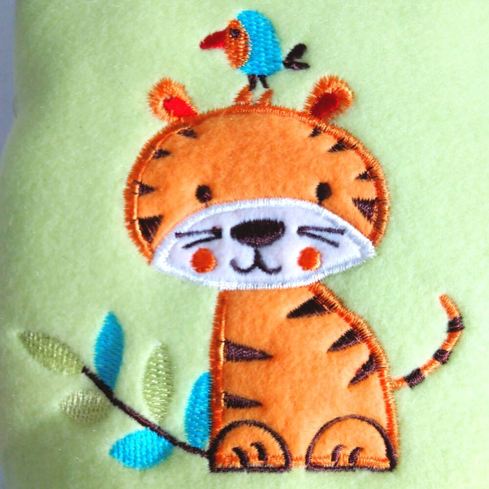 NWT Garanimals Tiger Embroidered Green Fleece Baby Blanket 30 x 40 Inches - Picture 3 of 5